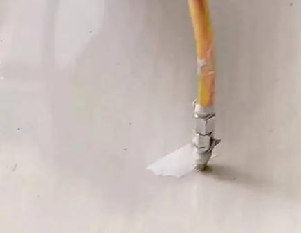 德城瓷砖空鼓维修公司专业解答在瓷砖铺贴过程中，如果使用的砂料过粗（如全部使用了粗砂），可能会导致以下问题